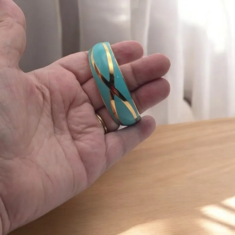 Avon Turquoise Enamel Cuff Bracelet Gold Tone Criss Cross Vintage Classic